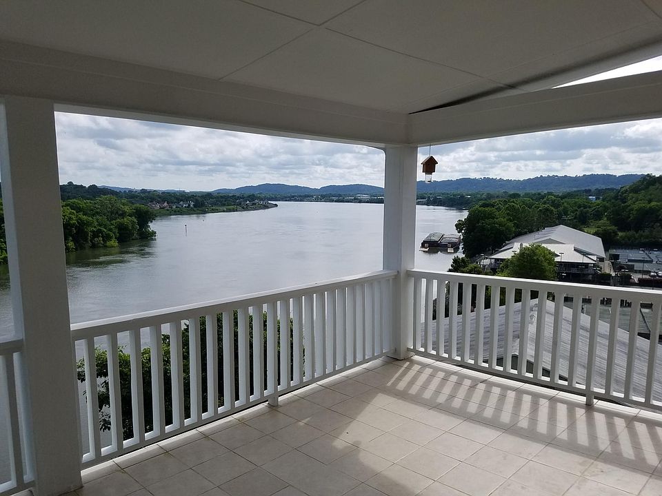 Balcony view of Tennessee River