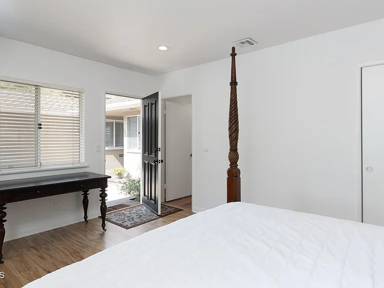 1660 S Oak Knoll Ave — Photo 23