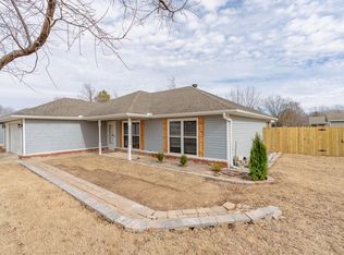 1884 N Radcliffe Ave, Fayetteville, AR 72704