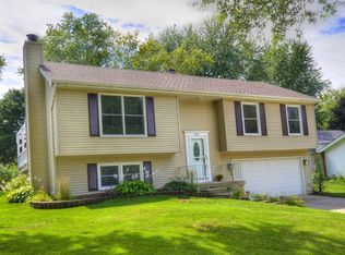 515 Silbury Ct, McHenry, IL 60050