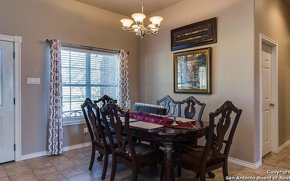 5th image of 724 Lake Valley Dr