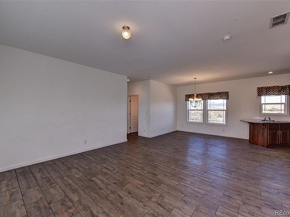 3rd image of 1190 Meadow Dr