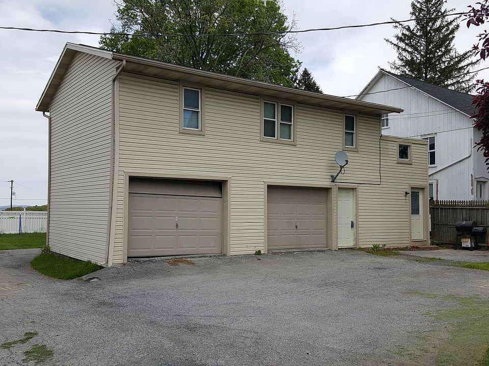2nd image of 733 Main St
