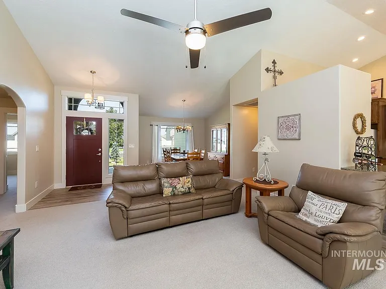 2119 W Pine Creek Dr — Photo 2