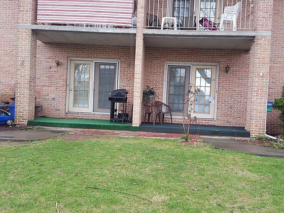 2nd image of 21 Rosemont Ct #A