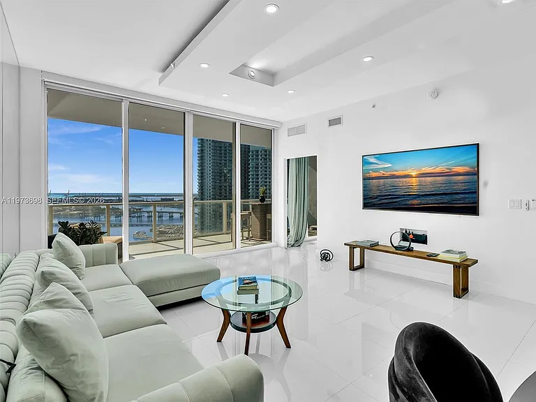 2020 N Bayshore Dr #3303 — Photo 9