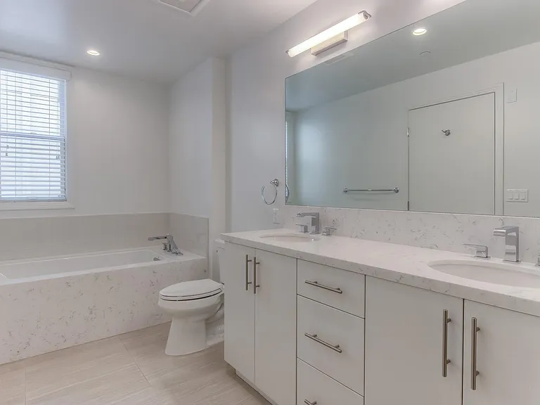417 S. Barrington Avenue — Photo 14