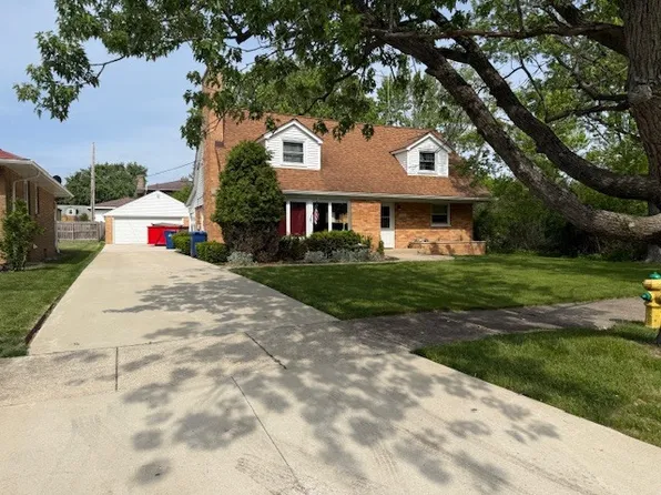 700 S Gretta Ave, Waukegan, IL 60085