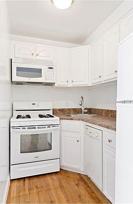 5th image of 2582 37th St APT 6B