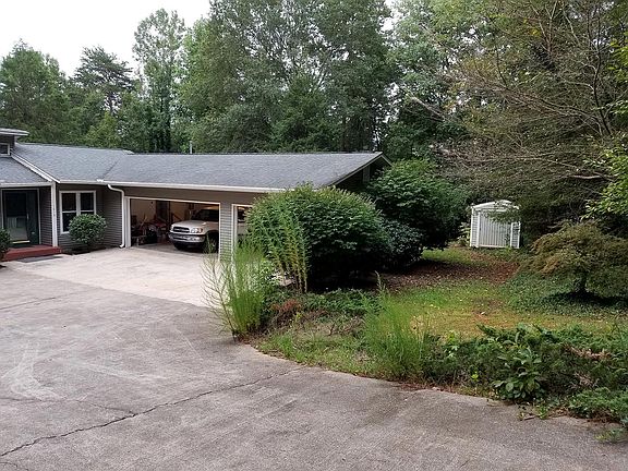 Front House\Side Yard