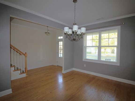 5th image of 106 Windy Creek Ln