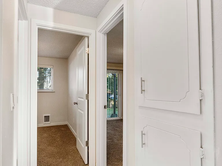Canyon Ridge Apartments — Photo 7