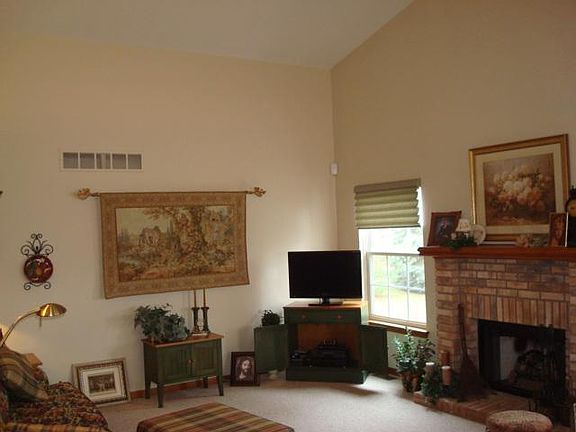 3rd image of 4256 Woodstream Dr