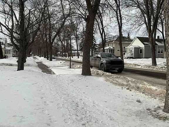 Exterior Neighborhood (street photo)