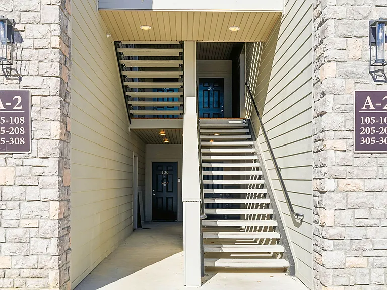 Greenbrier Apartments — Photo 11