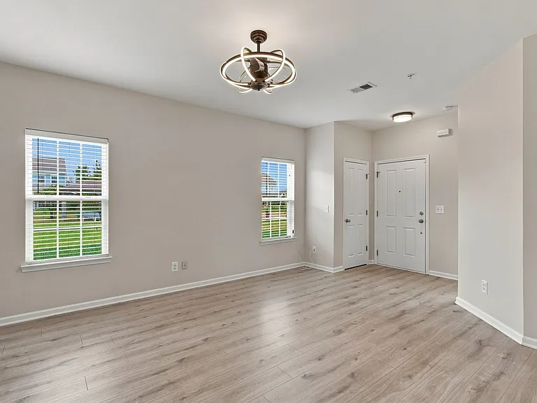 2055 Hemlock Dr #1 — Photo 7