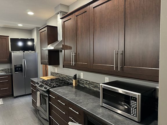5th image of 510 W 5th Ave #1