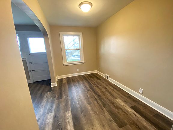5th image of 111 N Butler St APT A