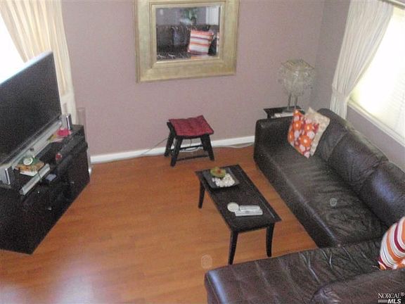 3rd image of 130 Chatham Pl