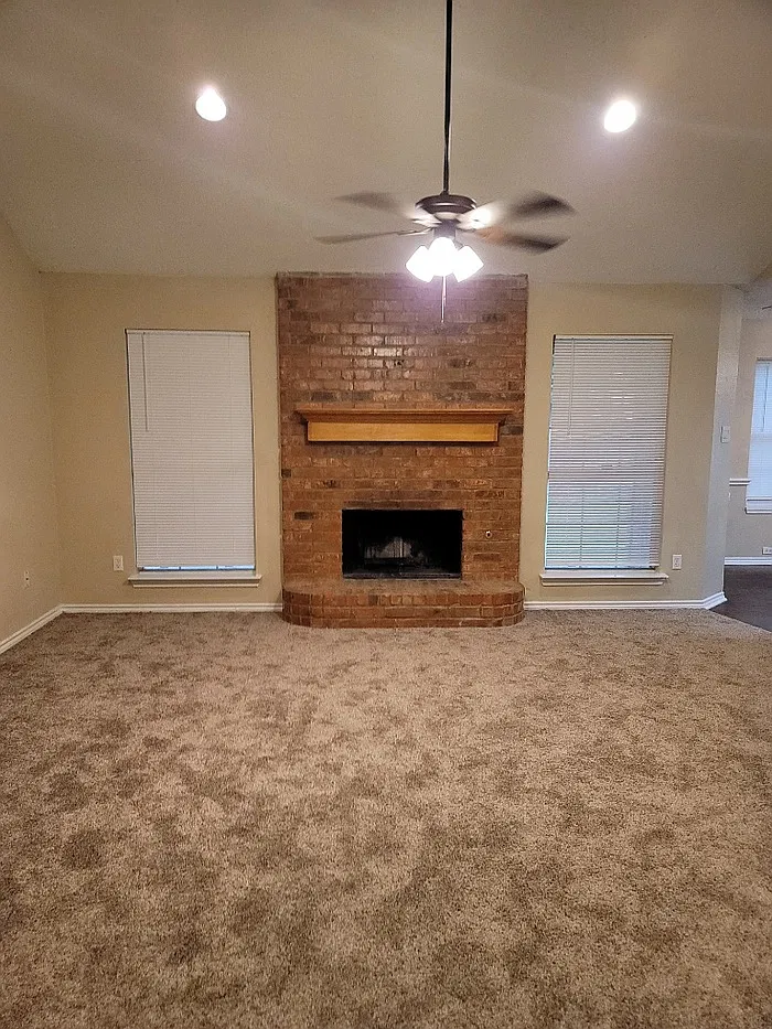 3 bed, 2.0 bath, 1560 sqft, $1,950 — Photo 2