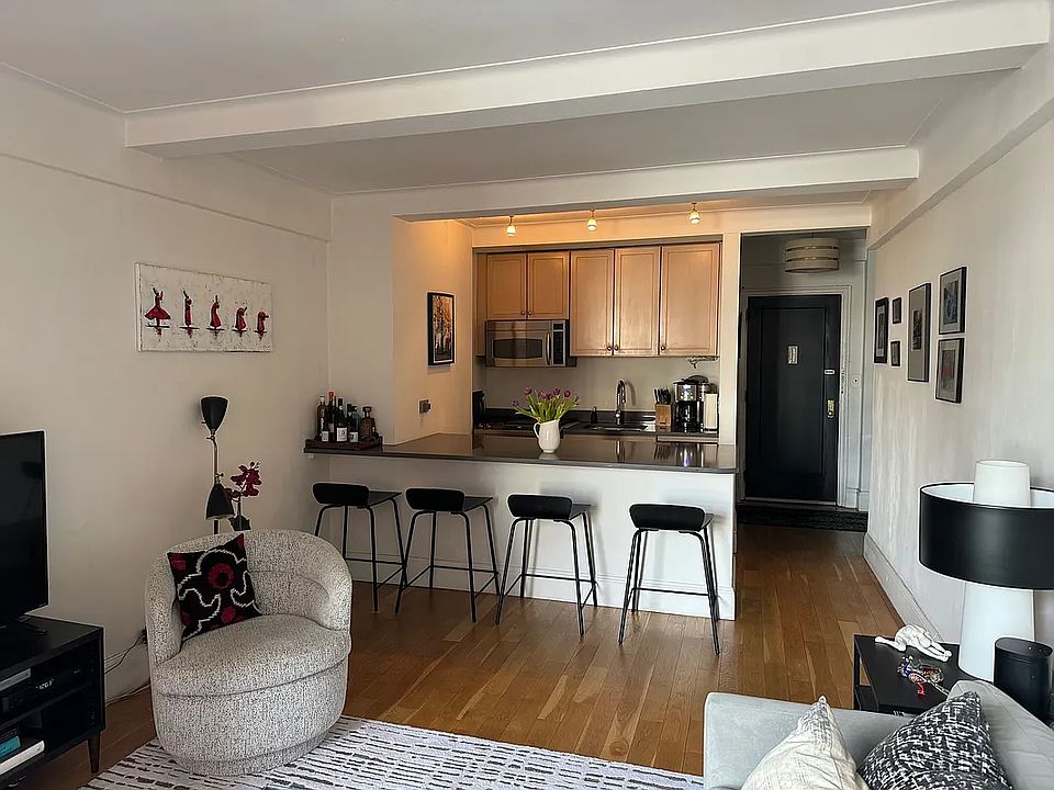 1st image of 433 W 34th St APT 6K