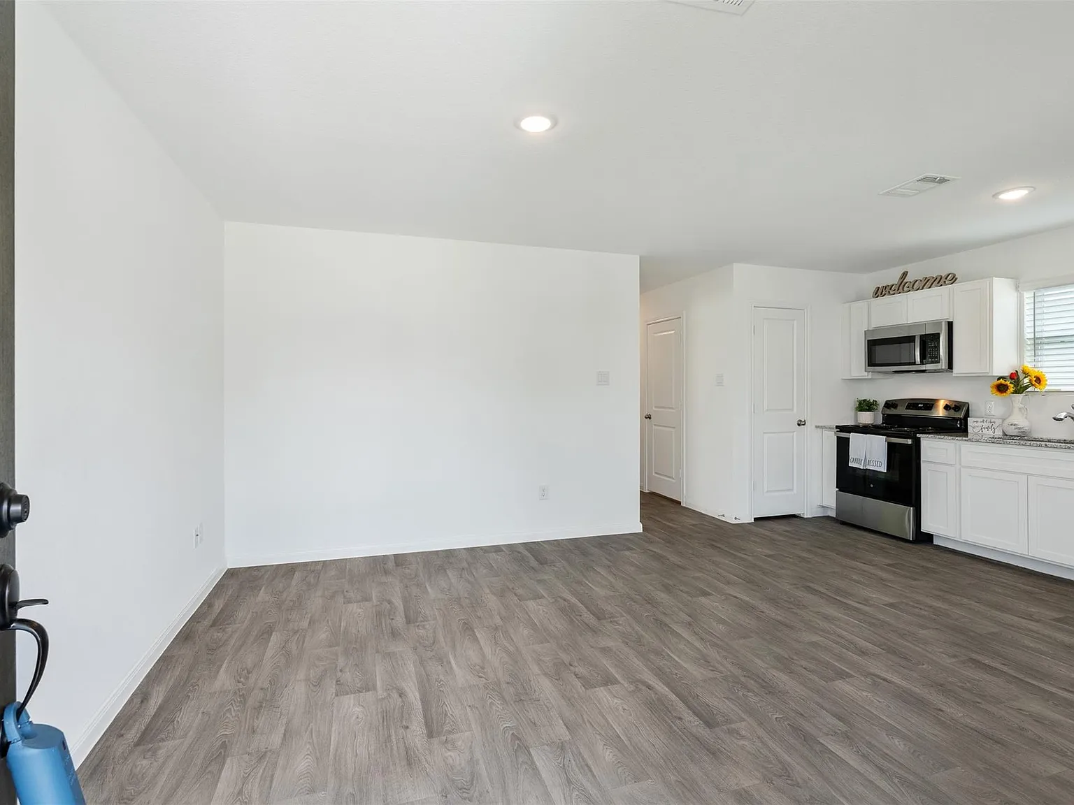 3 bed, 2.0 bath, 900 sqft, $1,500 — Photo 2