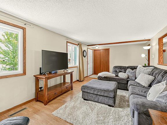 5th image of 811 3rd Ave SE