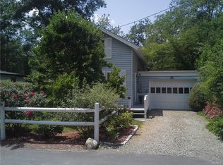 11 River Rd, Tuxedo Park, NY 10987