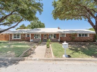 1421 Meadow Ln, Midlothian, TX 76065