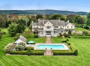 17 Bissell Rd, Lebanon, NJ 08833