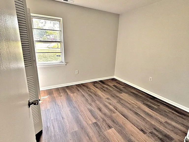 102 Elm Ct NE — Photo 12