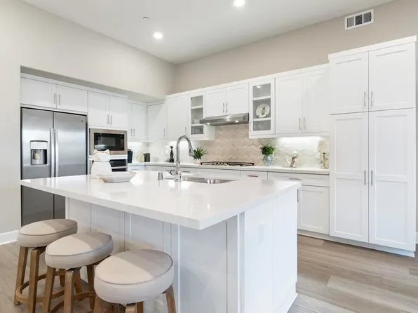 16750 Coyote Bush Dr #114, San Diego, CA 92127