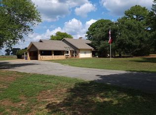 119 Montgomery St, Elkhart, TX 75839