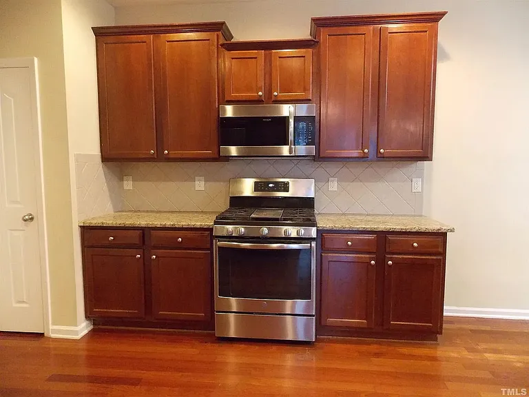 Gas cooking range with outside venting microwave