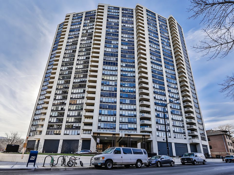 1st image of 3930 N Pine Grove Ave APT 3011