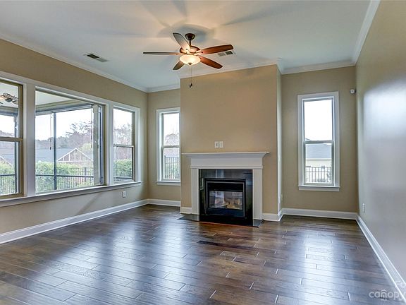 3rd image of 495 Flat Rock Dr