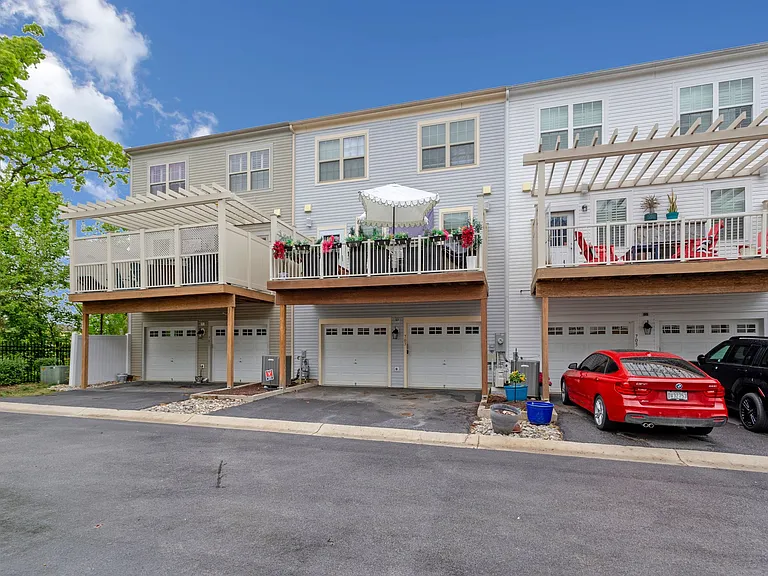 703 Skippers Ln — Photo 41