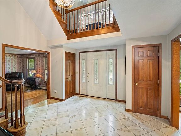 3rd image of 6 Stillwater Dr