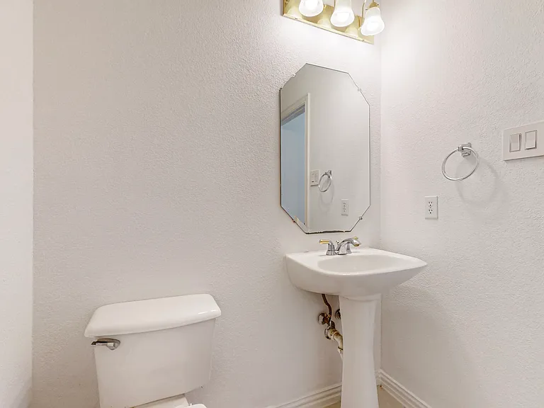 8609A Rugby Dr — Photo 36