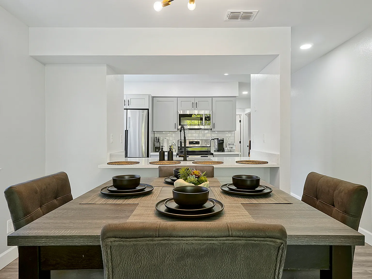 3 bed, 1250 sqft, $2,350 — Photo 4