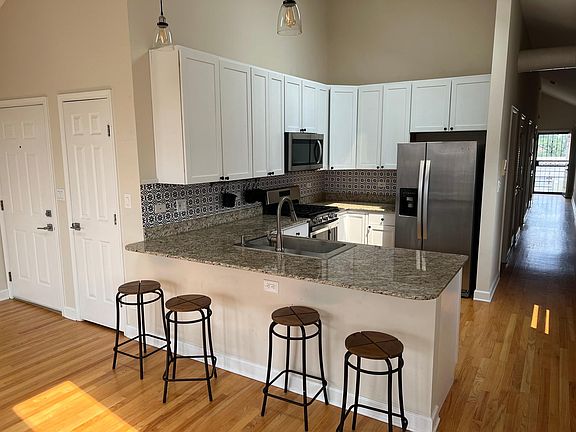 5th image of 517 S Western Ave APT 4
