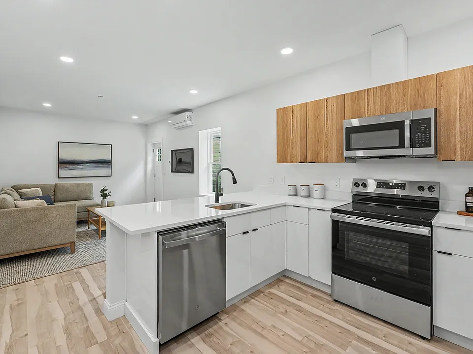 71 Portland St #101