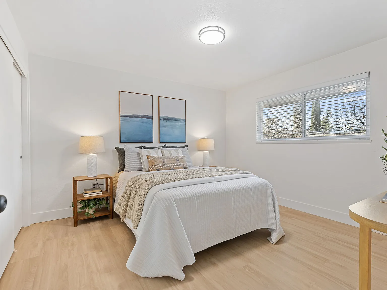 2 bed, 900 sqft, $2,465 — Photo 3