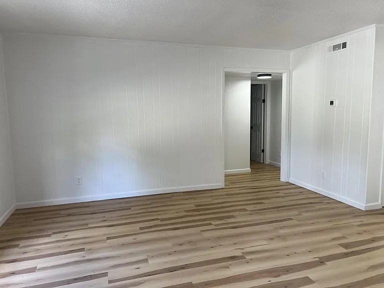 713 N Coffee Rd — Photo 7