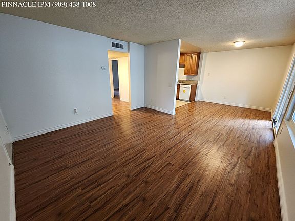 3rd image of 1355 N San Diego Ave
