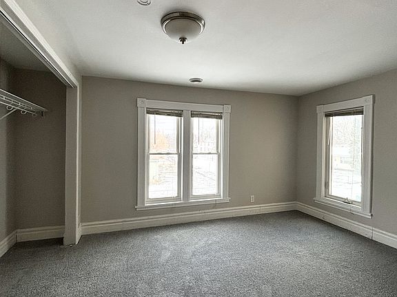 5th image of 429 Logan Ave N