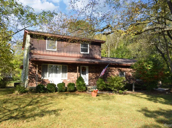 8451 Woolfit Ave, Mount Morris, MI 48458