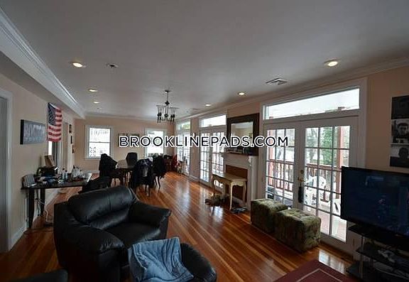 3rd image of 159 Longwood Ave #1D