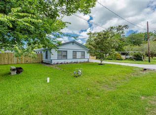 9225 Moss Ln, Hitchcock, TX 77563