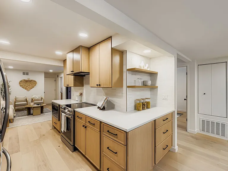 14208 NE 2nd Pl — Photo 9